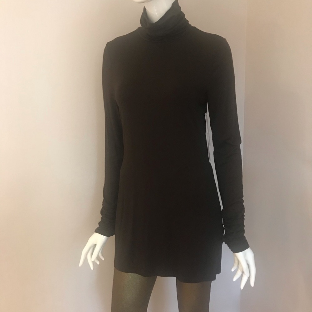 NWT Karen Kane Turtleneck Top